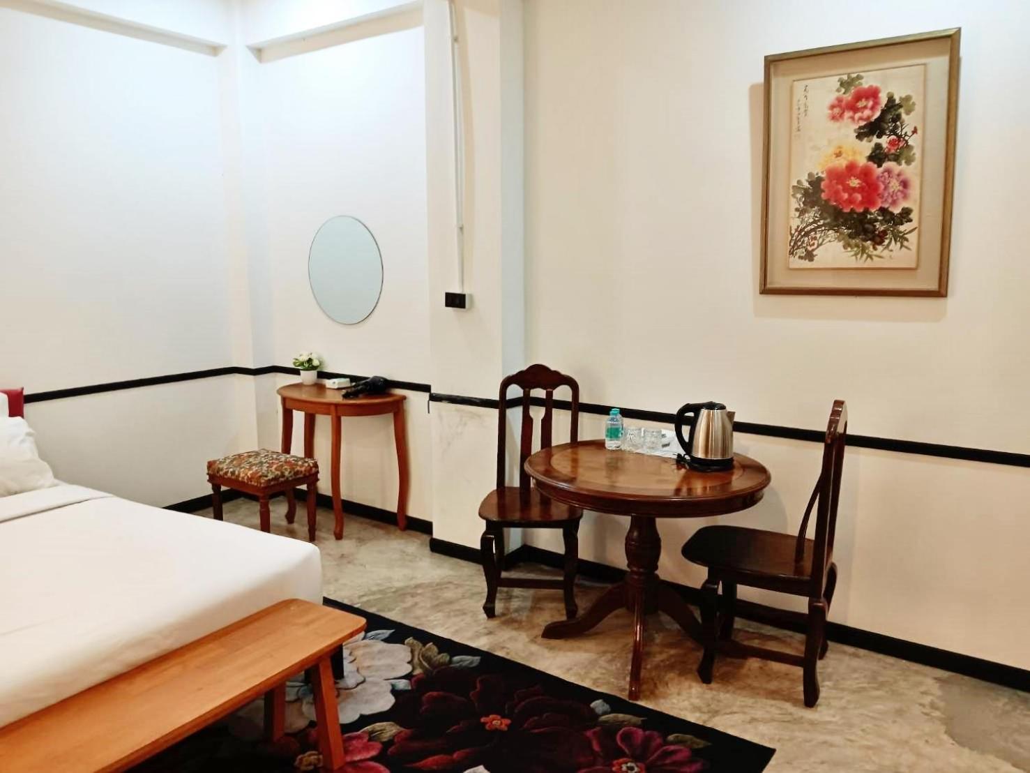The Character Yaowarat V เดอะ คาแรคเตอร์ เยาวราช 3 Apartment Bangkok Exterior photo